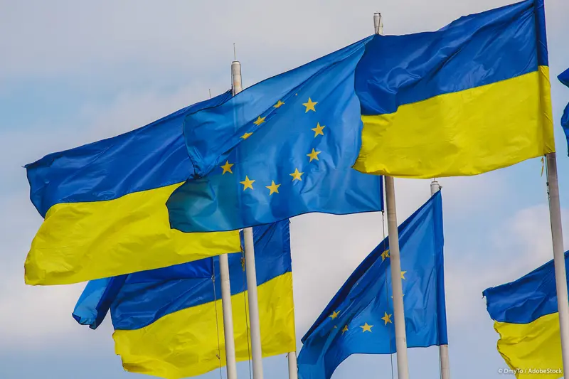 Vlaggen van Oekraïne en de EU